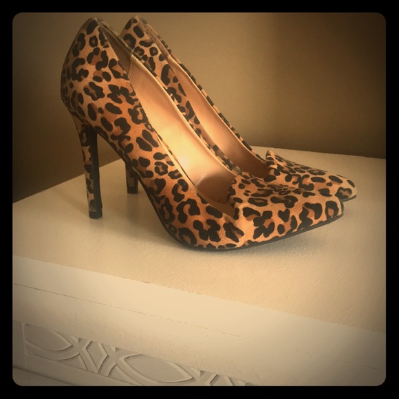 LC Lauren Conrad Shoes - Leopard print heels